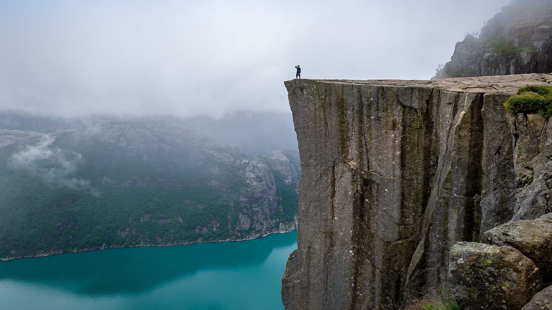 Keeping Customer Attention Without Repetition